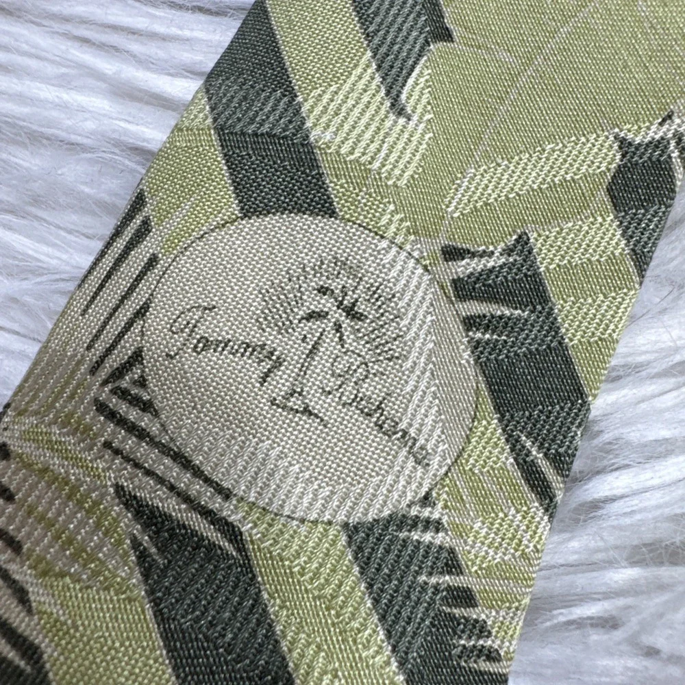Tommy Bahama Men Floral Necktie Palm Tree Tropical Hand Made 100% Silk Tie Green